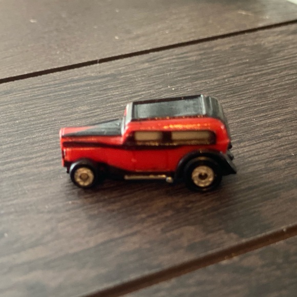 Vintage Micro Machines Ford ‘32 Chopped Custom Insides w/mini Black & Red 1989 - Picture 5 of 11